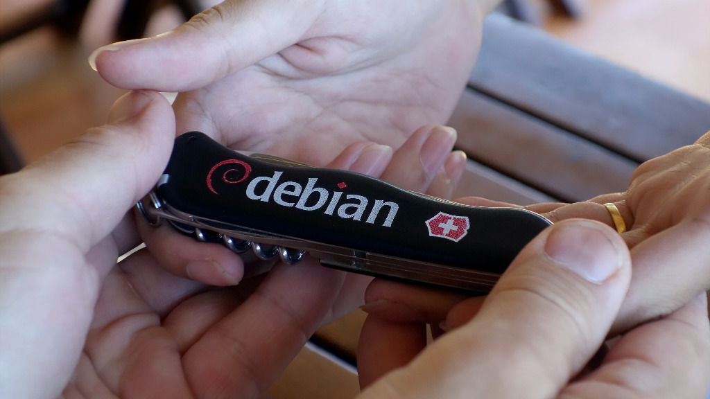 Debian就像一把瑞士军刀